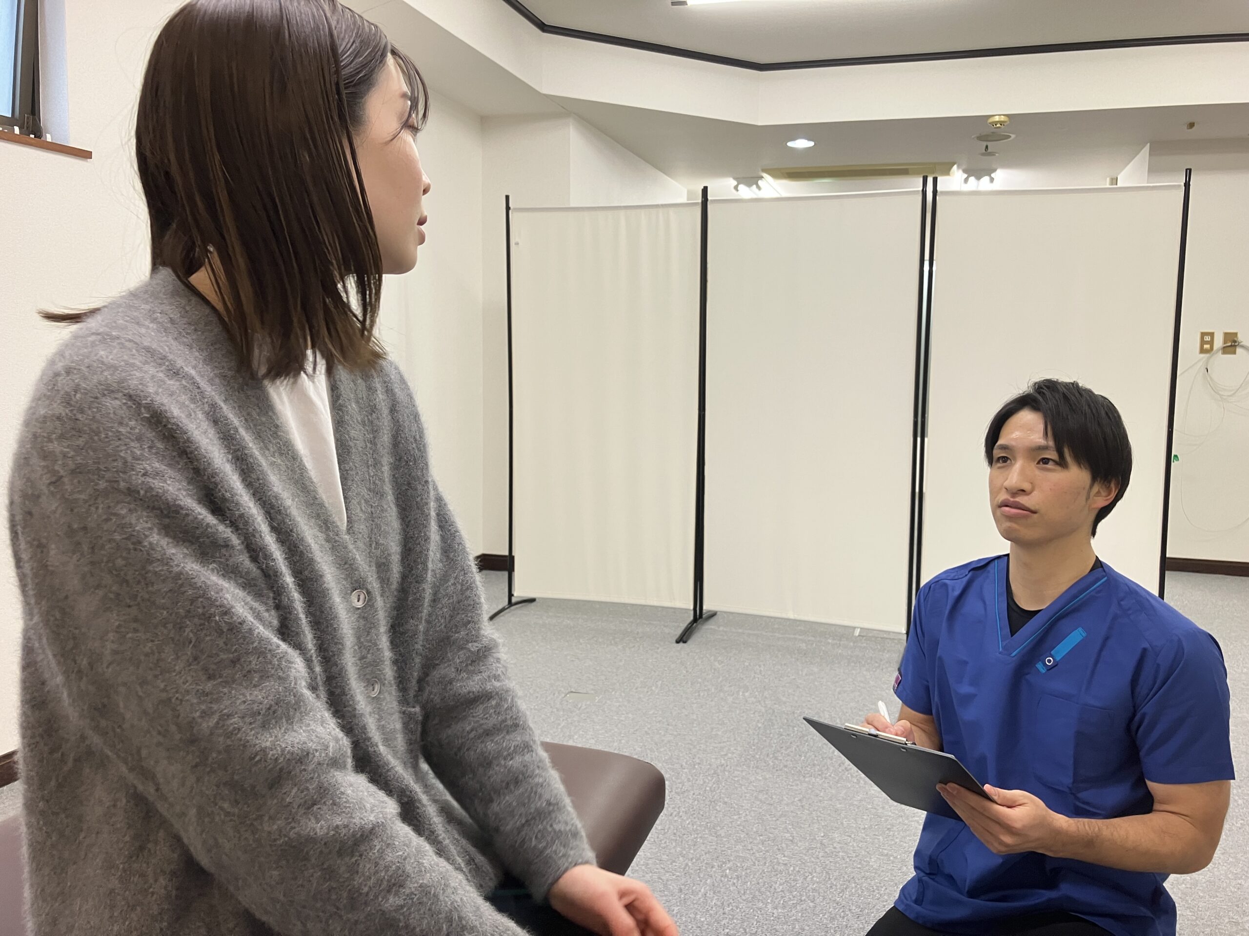 施術方針のご説明の様子
